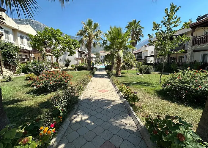 Grena Delux Pool Side Апартаменты *