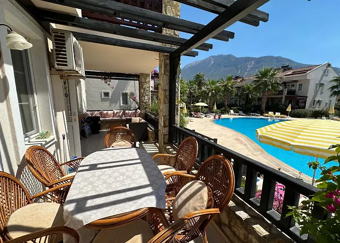 Grena Delux Pool Side Appartement *