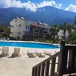 Grena Delux Pool Side פאטהיה